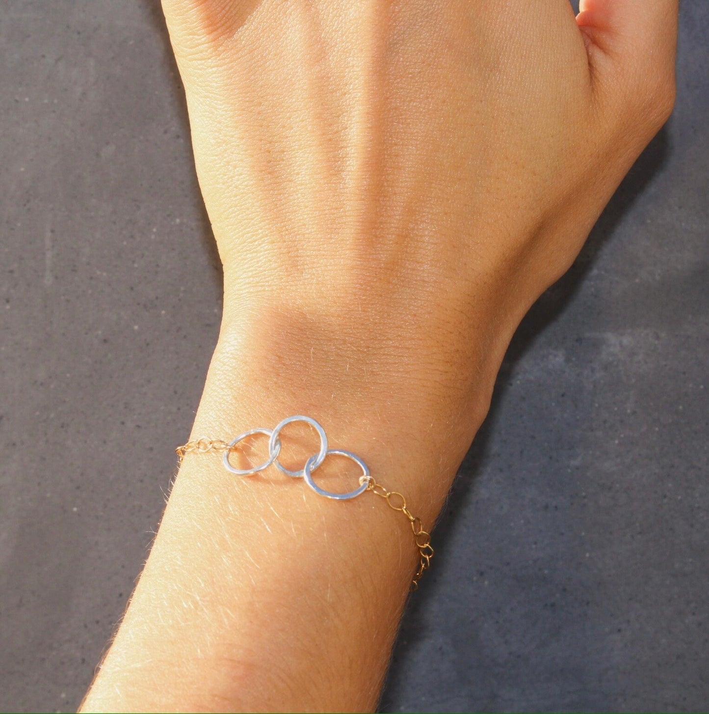 Dainty Mixed Metal Circles Bracelet